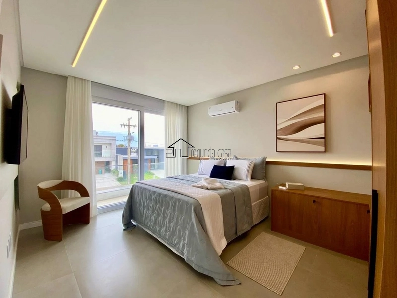 Casas e Sobrados em Condomínio com 241m: 15ª foto da galeria de imagens do imóvel