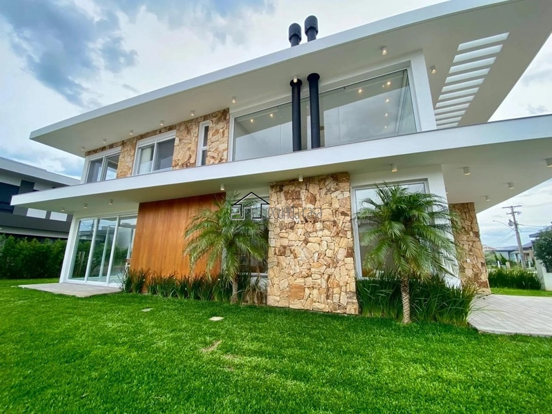 Casas e Sobrados em Condomínio com 241m: 3ª foto da galeria de imagens do imóvel