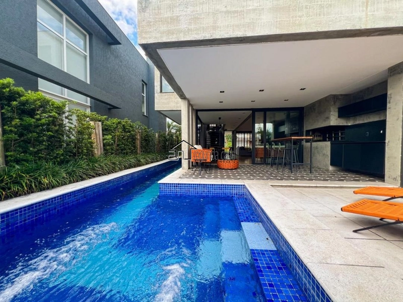 Ótimo sobrado no condomínio Malibu: 3ª foto da galeria de imagens do imóvel