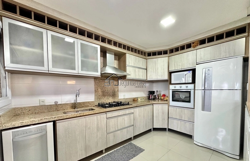 Sobrado com 200 m²: 3ª foto da galeria de imagens do imóvel