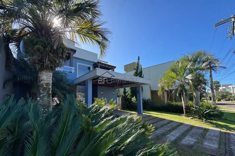 Excelente sobrado próximo à área de lazer