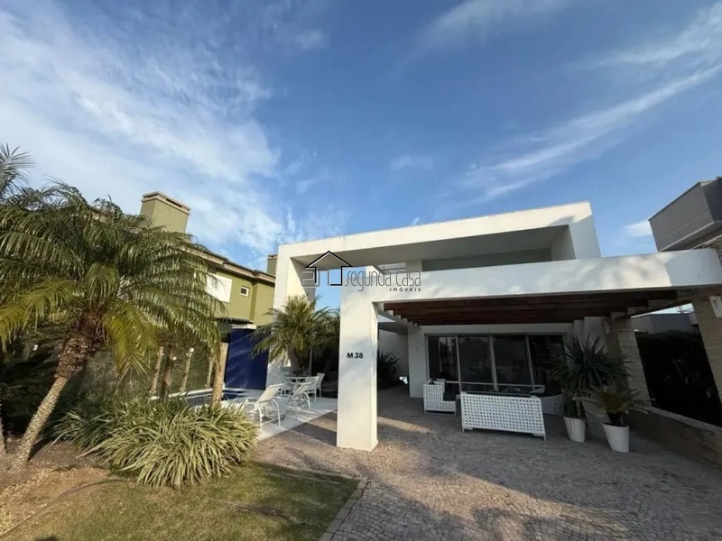 Bela casa 4 com suítes