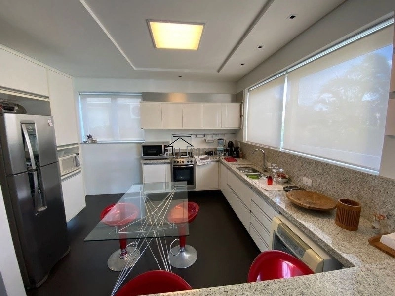 Imponente sobrado de esquina: 3ª foto da galeria de imagens do imóvel