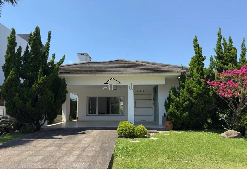 Casa frente norte, fundos para área verde