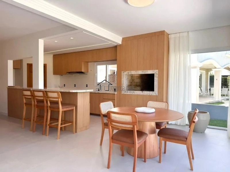 Bela casa com 262 m²: 9ª foto da galeria de imagens do imóvel