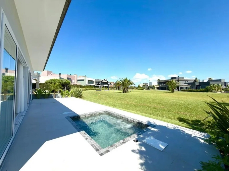 Bela casa com 262 m²: 23ª foto da galeria de imagens do imóvel