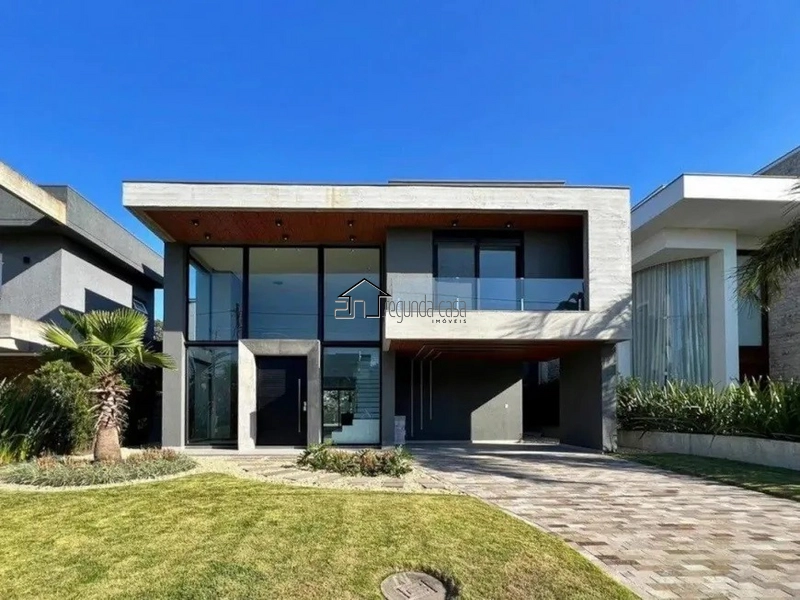 Sobrado novo, nunca habitado