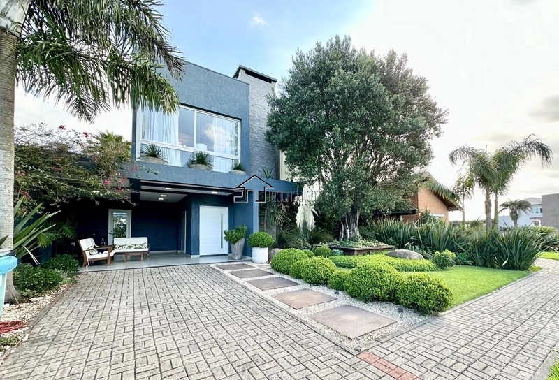 Belo sobrado com  289 m²