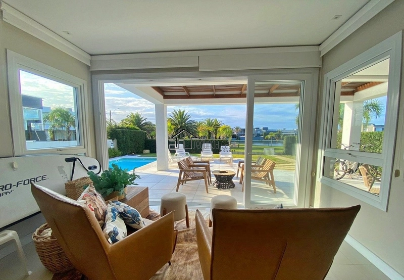 Sobrado com piscina: 3ª foto da galeria de imagens do imóvel