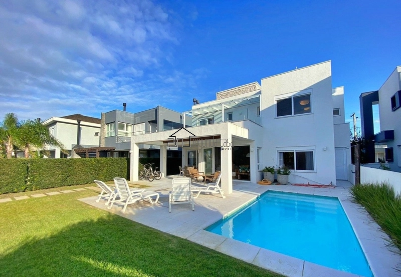 Sobrado com piscina: 4ª foto da galeria de imagens do imóvel