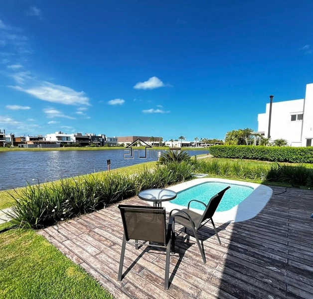 Sobrado beira lago: 9ª foto da galeria de imagens do imóvel