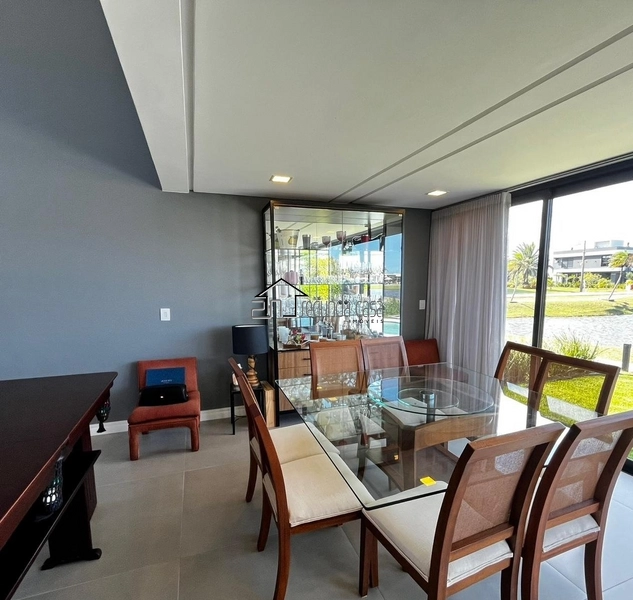 Sobrado beira lago: 3ª foto da galeria de imagens do imóvel