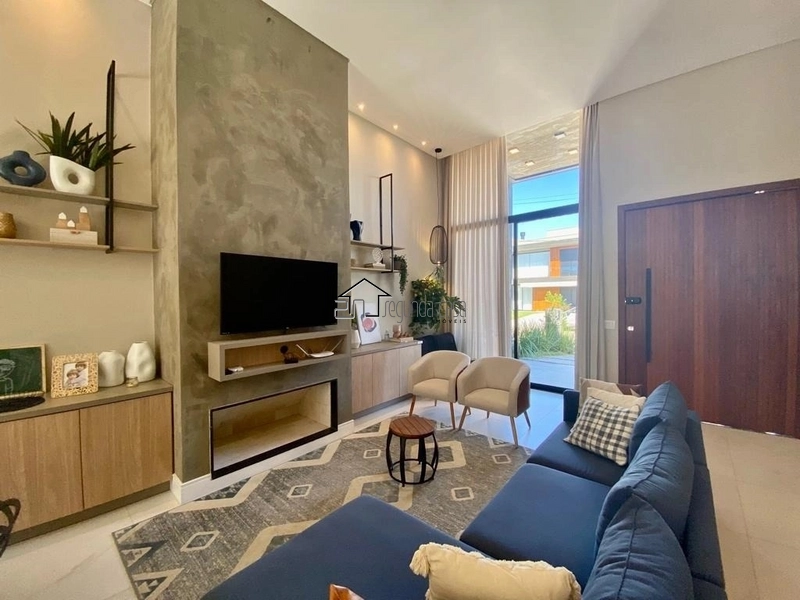 Casa com piscina: 2ª foto da galeria de imagens do imóvel