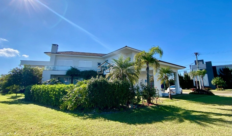 Sobrado com piscina: 3ª foto da galeria de imagens do imóvel