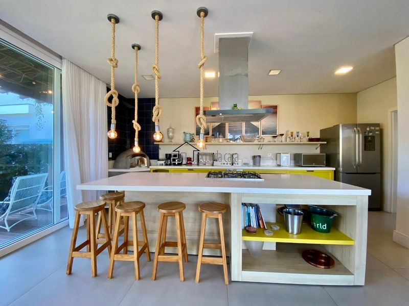 Sobrado com piscina: 10ª foto da galeria de imagens do imóvel