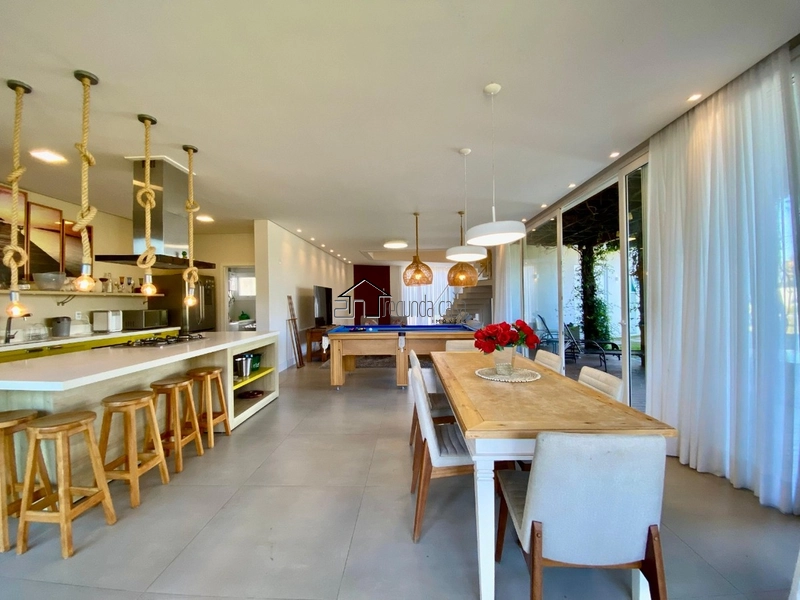 Sobrado com piscina: 12ª foto da galeria de imagens do imóvel