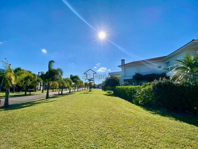 Sobrado com piscina: 6ª foto da galeria de imagens do imóvel
