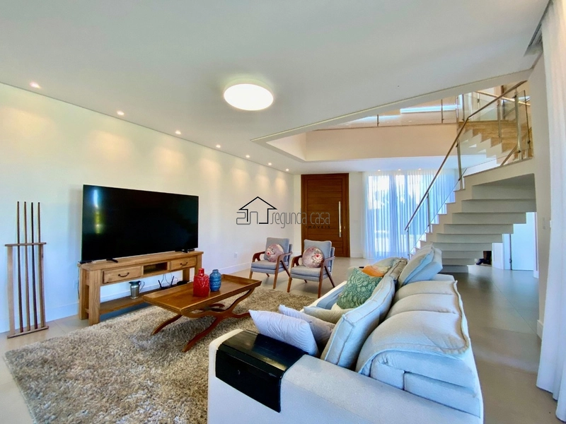 Sobrado com piscina: 2ª foto da galeria de imagens do imóvel