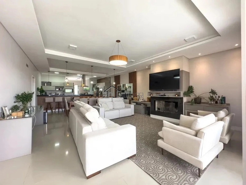 Ótima casa 5 suítes