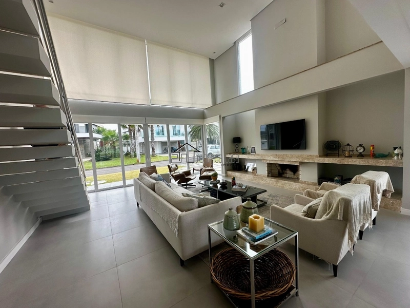 Sobrado beira lago: 2ª foto da galeria de imagens do imóvel