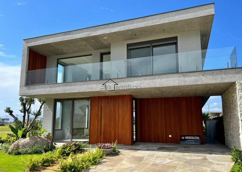 Belo sobrado com 4 suítes