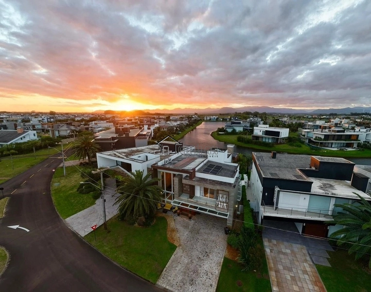 Incrível sobrado no condomínio Enseada: 6ª foto da galeria de imagens do imóvel