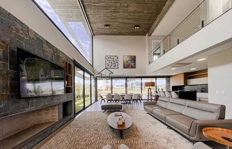 Excelente sobrado beira Lago: 3ª foto da galeria de imagens do imóvel