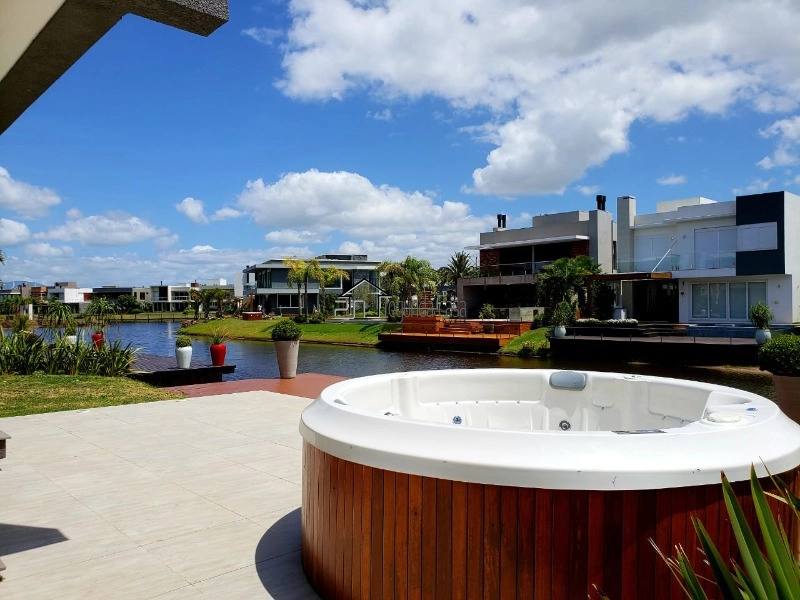 Sobrado beira lago: 14ª foto da galeria de imagens do imóvel
