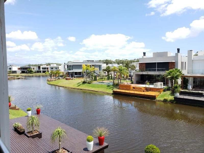 Sobrado beira lago: 13ª foto da galeria de imagens do imóvel