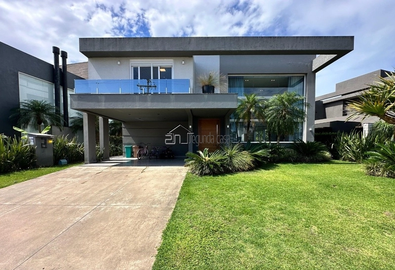 Sobrado com piscina: 1ª foto da galeria de imagens do imóvel