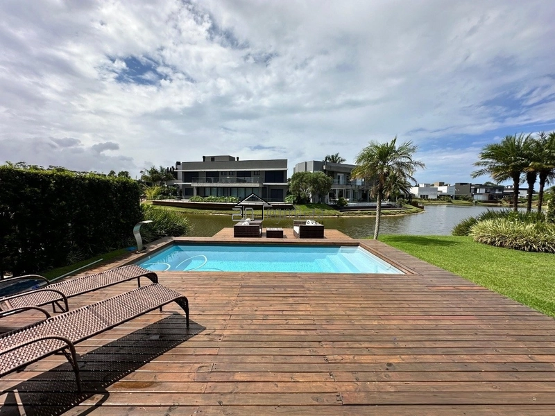 Sobrado com piscina: 10ª foto da galeria de imagens do imóvel