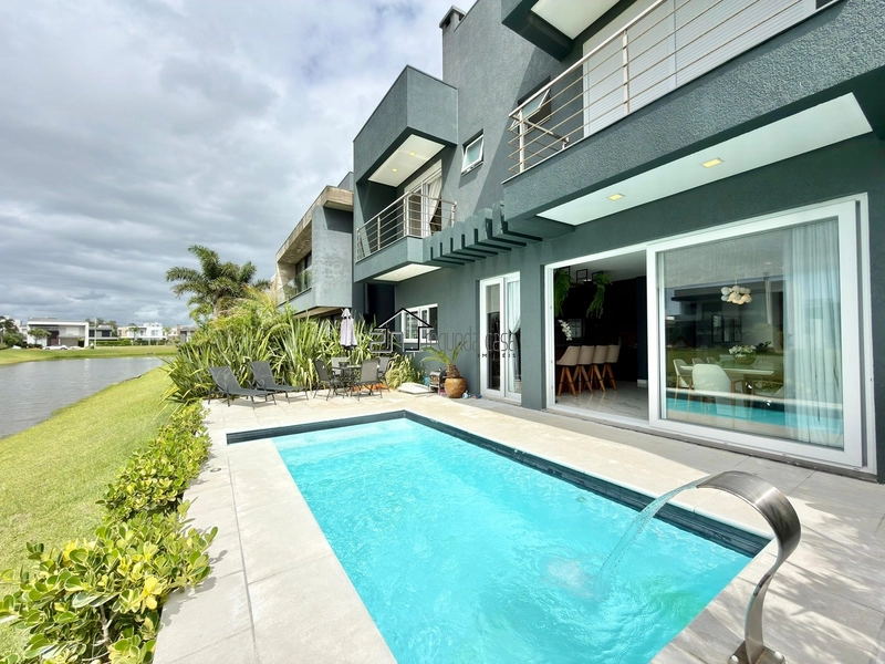 Sobrado beira lago com piscina: 14ª foto da galeria de imagens do imóvel