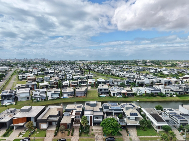 Sobrado beira lago com piscina: 48ª foto da galeria de imagens do imóvel