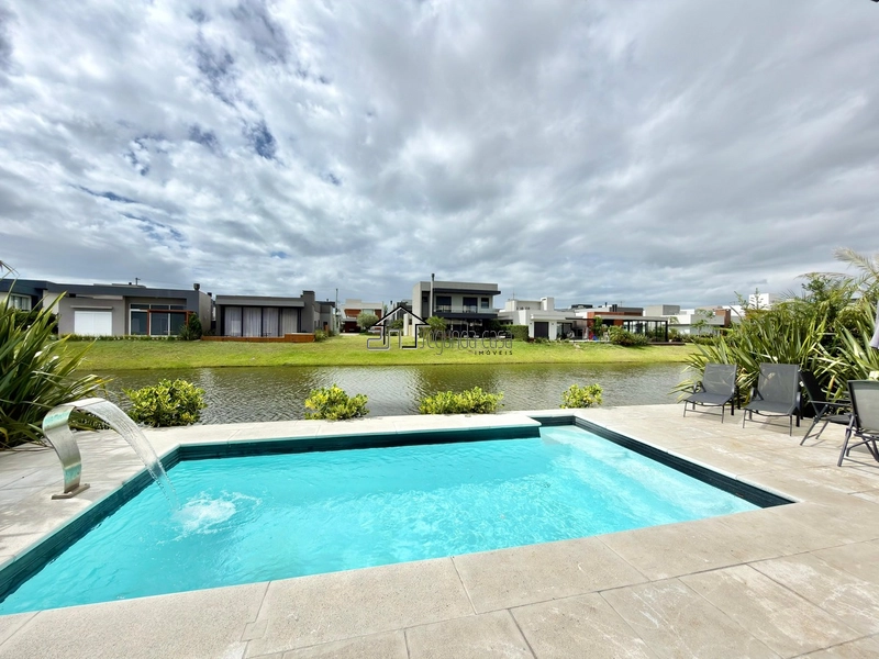 Sobrado beira lago com piscina: 13ª foto da galeria de imagens do imóvel
