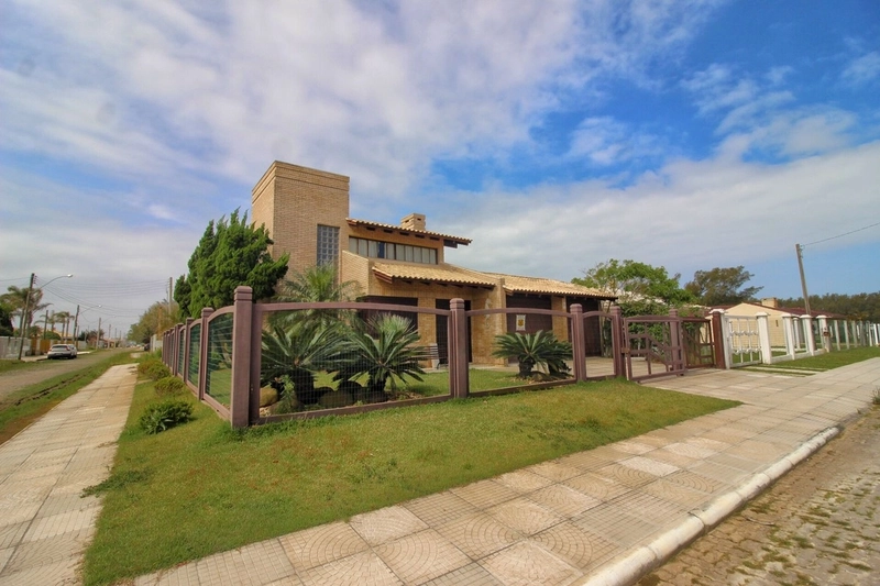 Casa de 4 dormitórios em Xangri-lá.: 5ª foto da galeria de imagens do imóvel