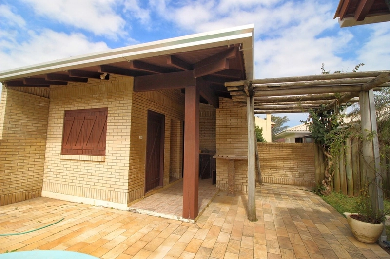Casa de 4 dormitórios em Xangri-lá.: 3ª foto da galeria de imagens do imóvel