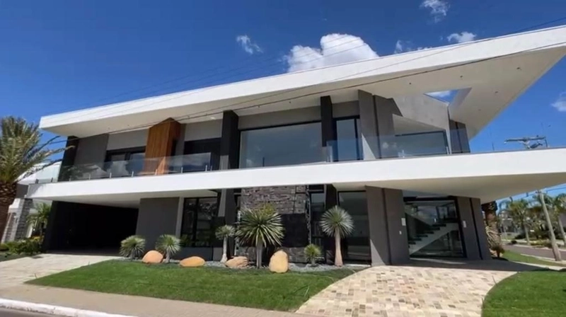 Casa de alto padrão condomínio fechado em Capão da Canoa.: 1ª foto da galeria de imagens do imóvel