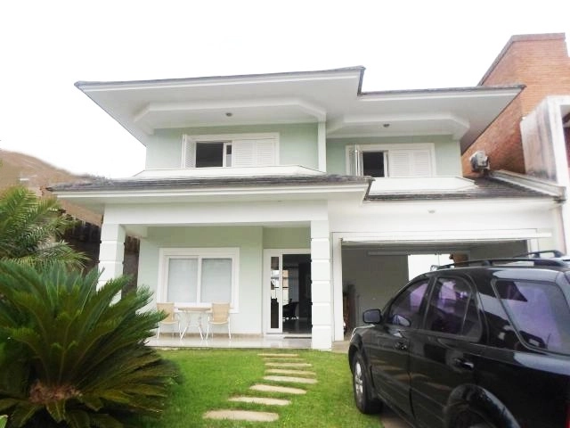 Lindo sobrado no Condomínio Condado de Capão!