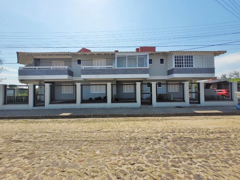 Casa geminada próxima ao mar!: 1ª foto da galeria de imagens do imóvel