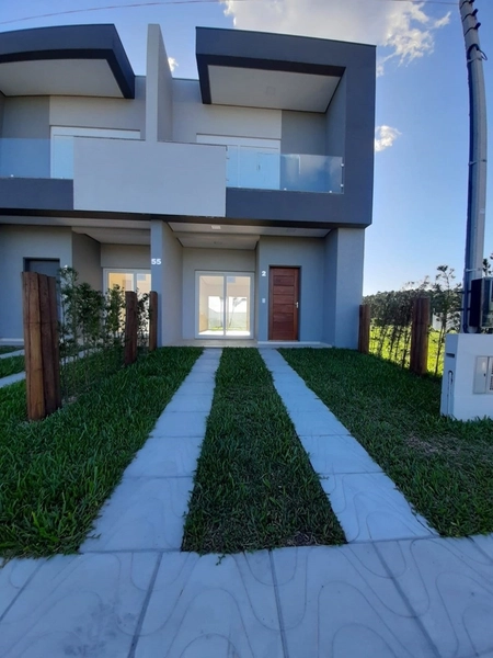 Casa 3 dormitórios no centro de Xangri-lá: 1ª foto da galeria de imagens do imóvel