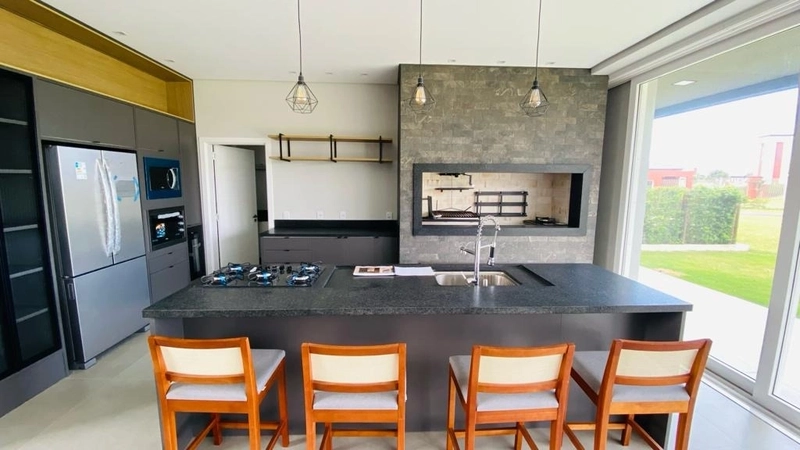 Sobrado em construção à venda em condomínio fechado Riviera: 5ª foto da galeria de imagens do imóvel
