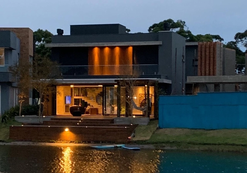 Magnifico sobrado a venda no condomínio Malibu: 2ª foto da galeria de imagens do imóvel