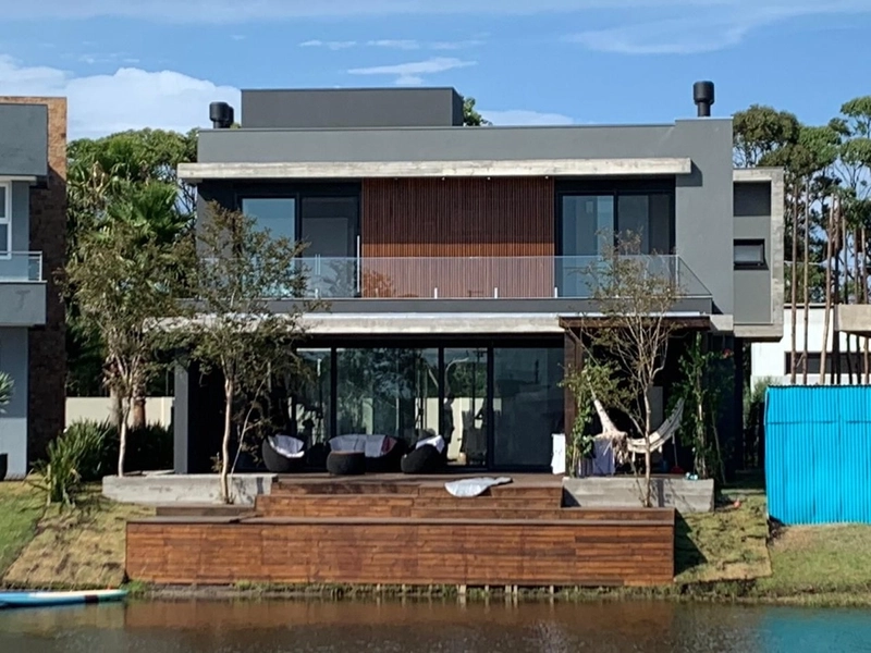 Magnifico sobrado a venda no condomínio Malibu: 3ª foto da galeria de imagens do imóvel