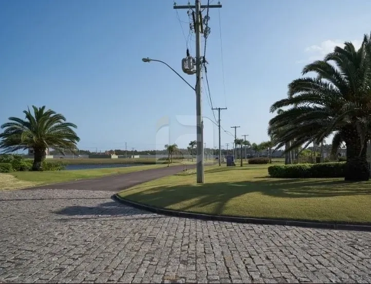 Terreno no condomínio Costa Serena: 3ª foto da galeria de imagens do imóvel