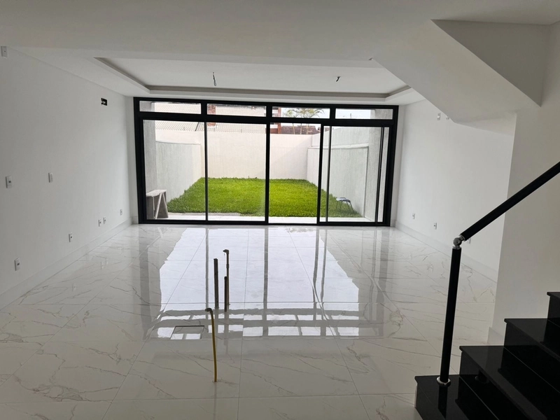 Lindo sobrado 4 dormitórios a apenas 4 quadras do mar em Xangri-lá: 3ª foto da galeria de imagens do imóvel
