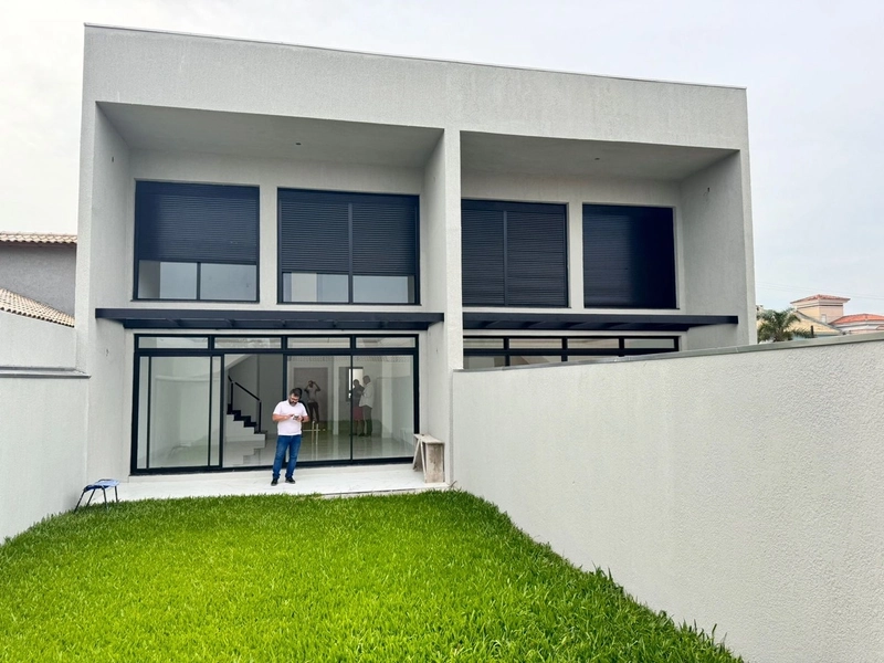 Lindo sobrado 4 dormitórios a apenas 4 quadras do mar em Xangri-lá: 4ª foto da galeria de imagens do imóvel