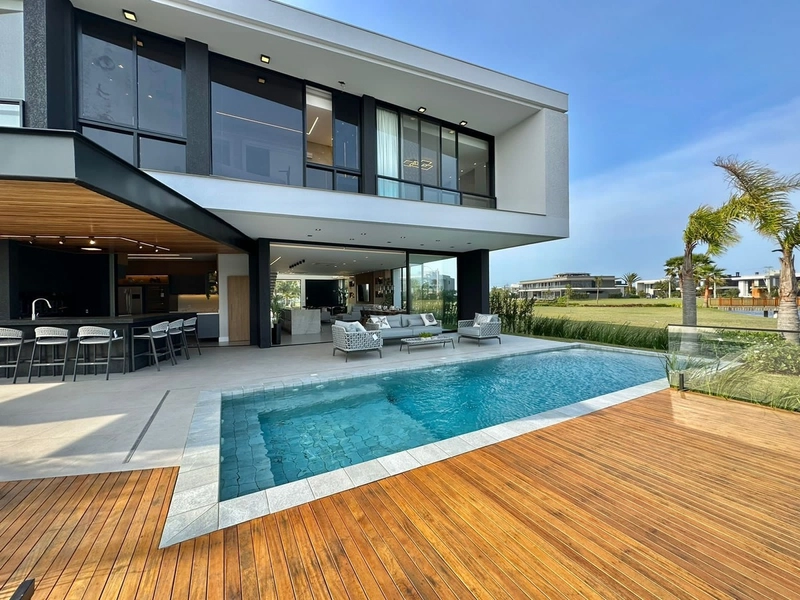 ✨ Condomínio Sense – Sobrado à Venda ✨