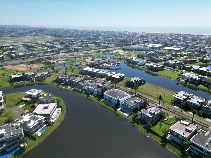 EXELENTE CASA NO CONDOMINIO ENSEADA: 4ª foto da galeria de imagens do imóvel