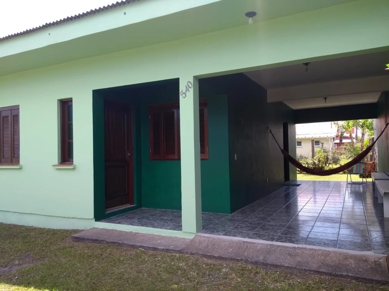 Casa próxima ao centro na praia de Atlântida Sul!!