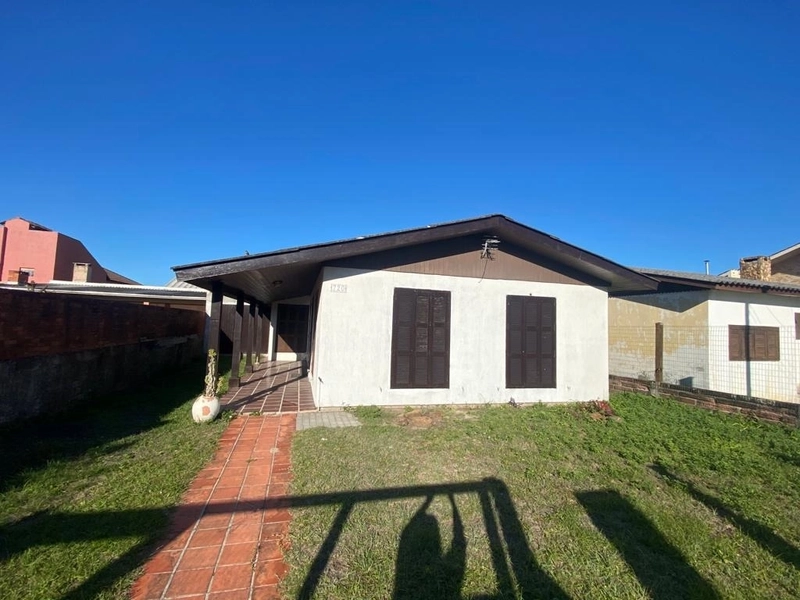 Casa de 3 dormitórios a poucos metros do mar em Xangri-la!!